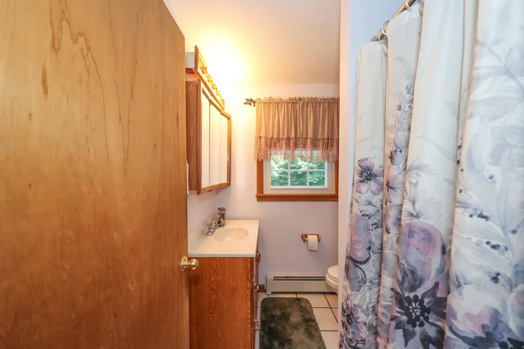 7 Cole Road Derry NH 03038