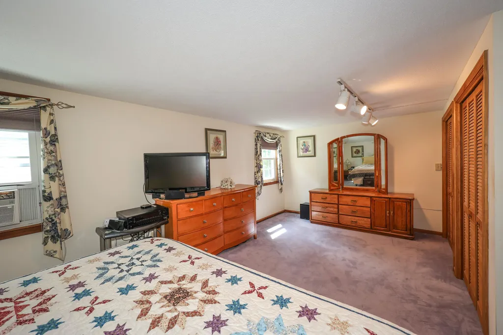 7 Cole Road Derry NH 03038