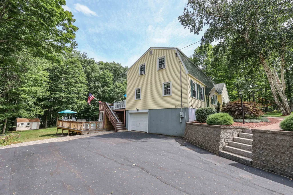 7 Cole Road Derry NH 03038