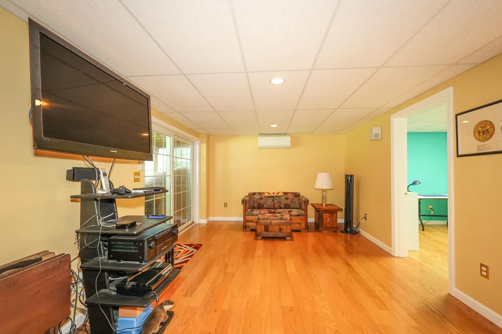 7 Cole Road Derry NH 03038