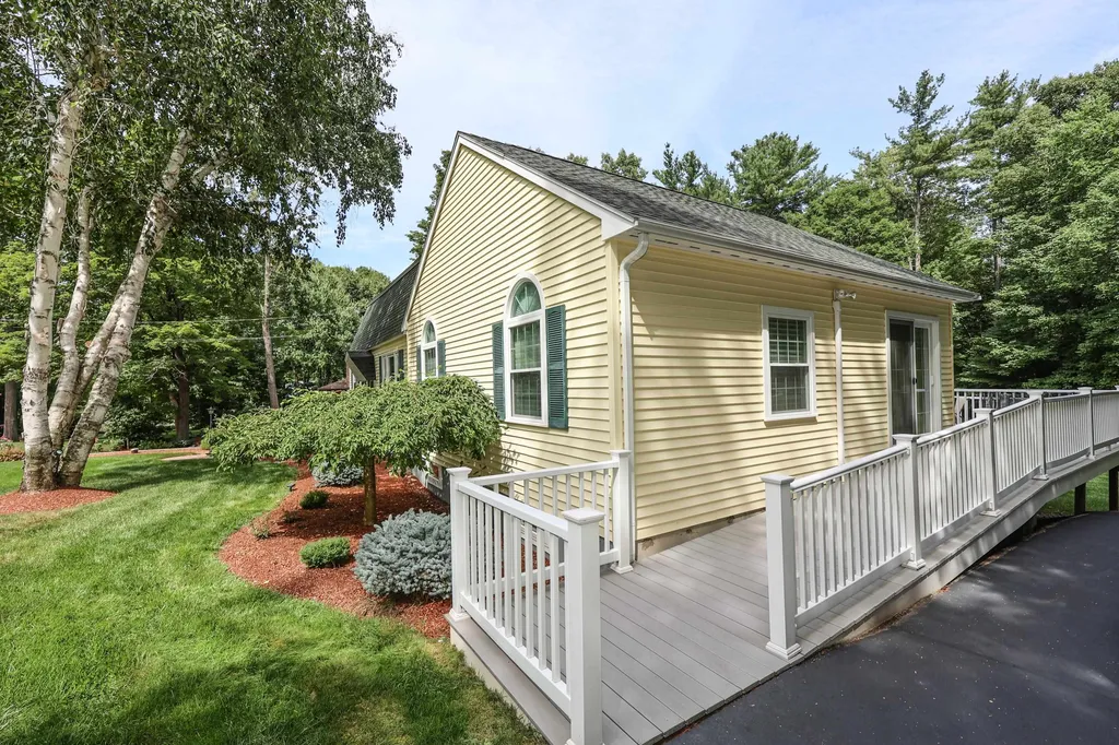 7 Cole Road Derry NH 03038