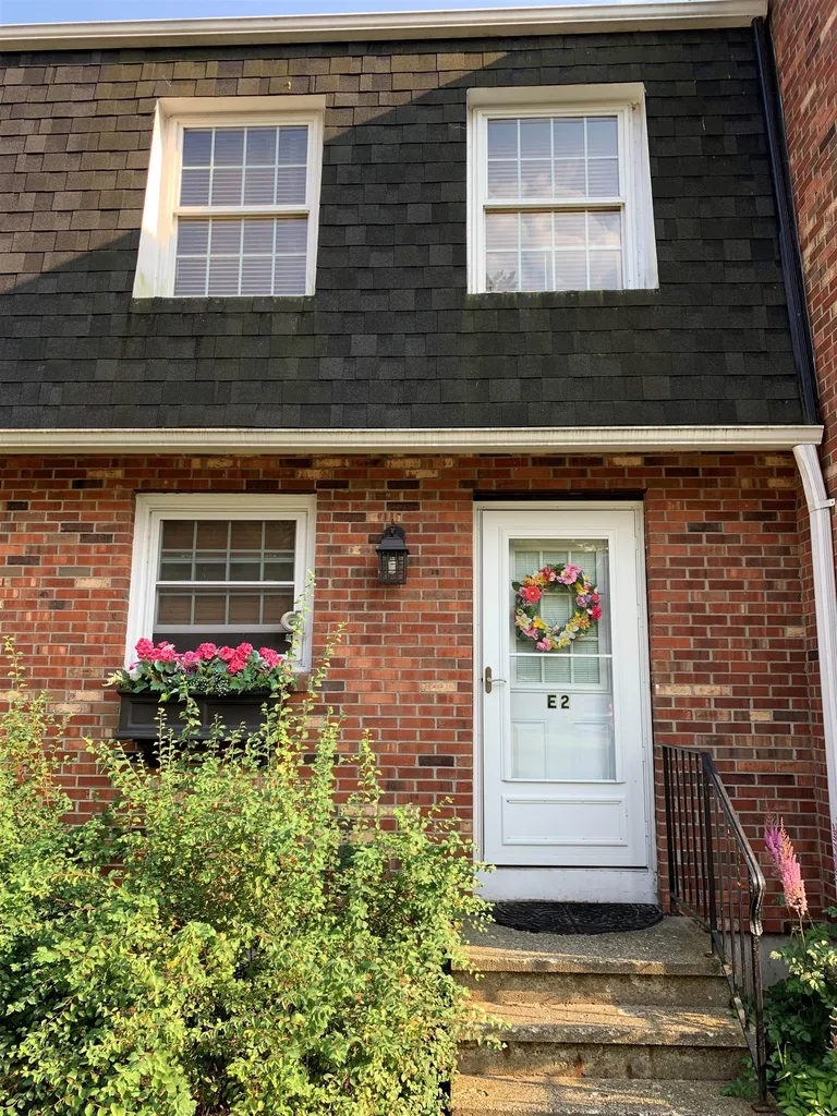 12 Sugar Tree Lane Essex VT 05452
