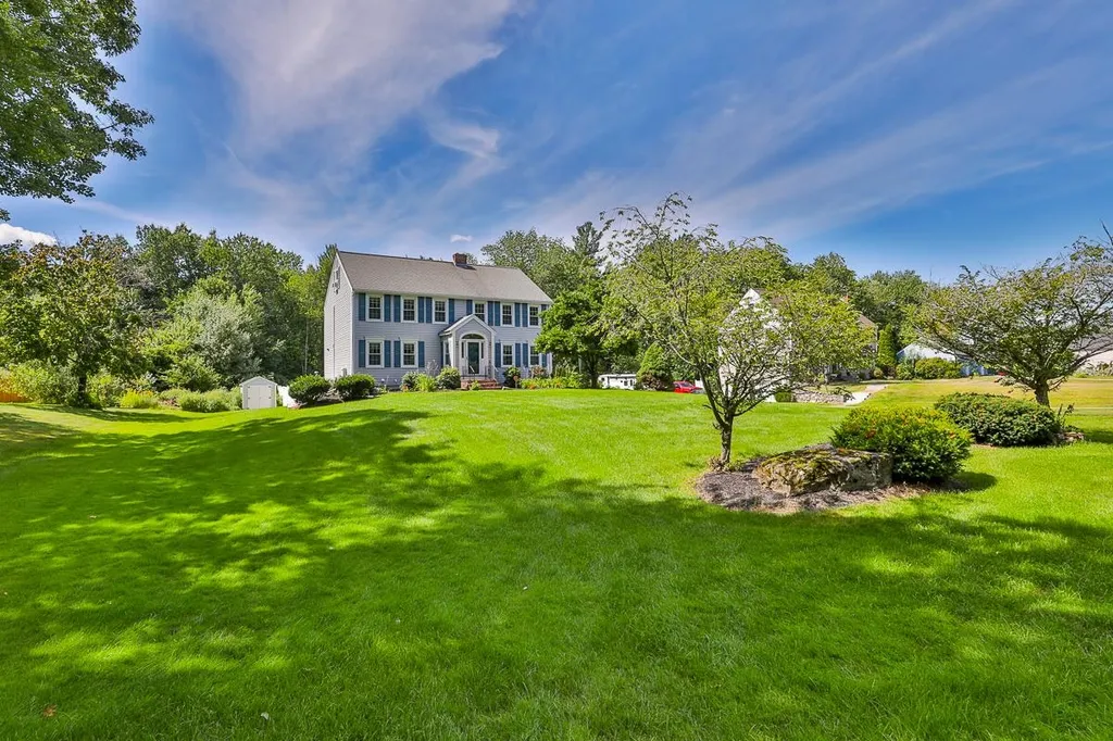 10 Donmac Drive Derry NH 03038