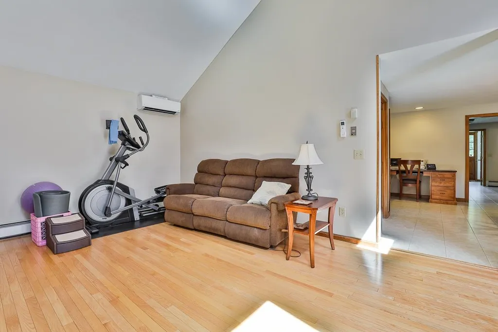 10 Donmac Drive Derry NH 03038