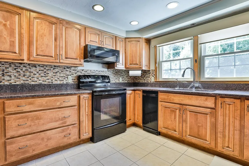 10 Donmac Drive Derry NH 03038