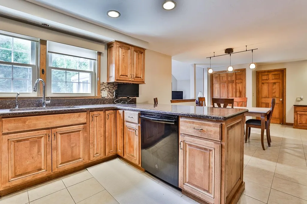10 Donmac Drive Derry NH 03038