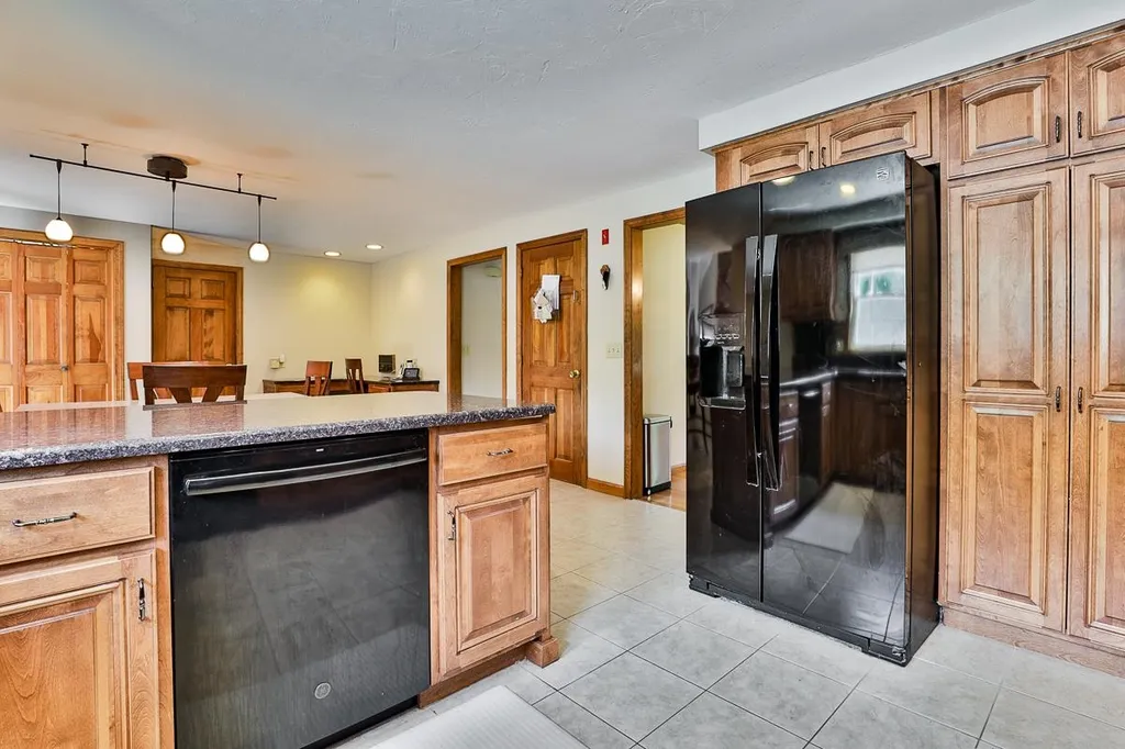 10 Donmac Drive Derry NH 03038