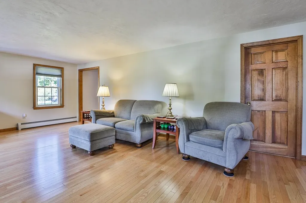 10 Donmac Drive Derry NH 03038