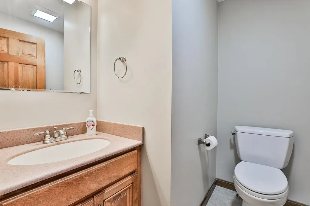 10 Donmac Drive Derry NH 03038
