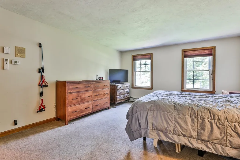 10 Donmac Drive Derry NH 03038