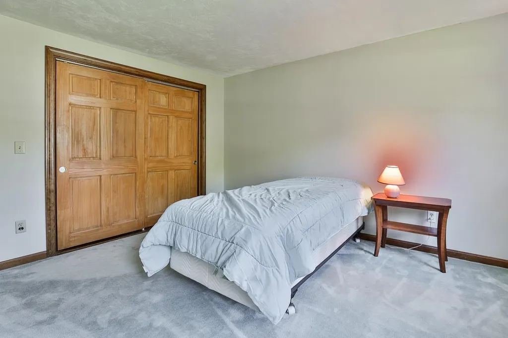 10 Donmac Drive Derry NH 03038