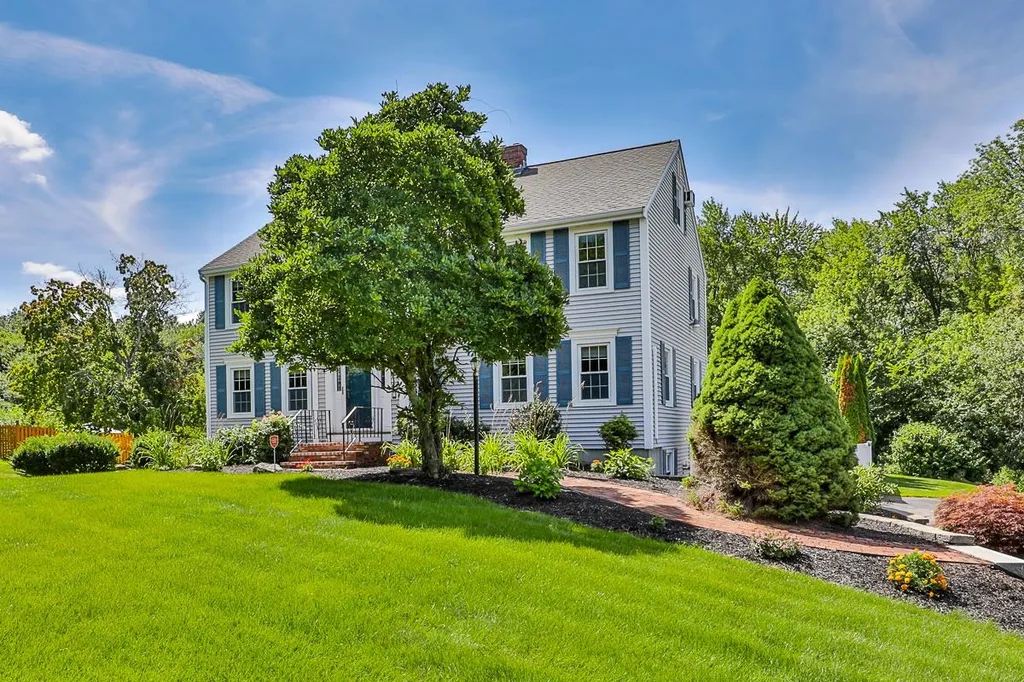 10 Donmac Drive Derry NH 03038