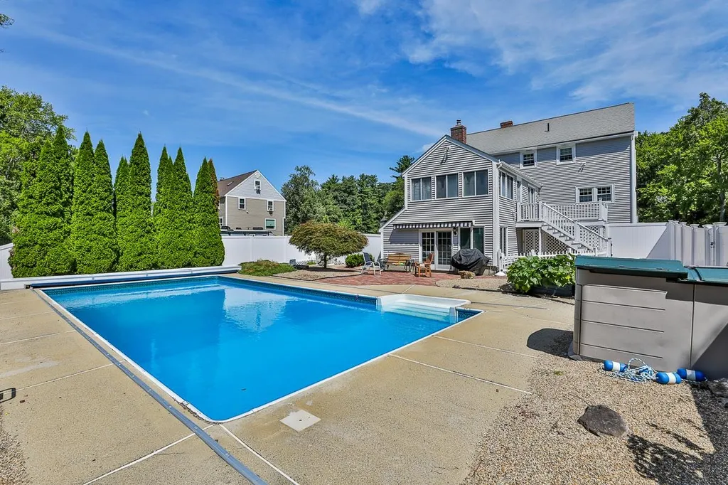 10 Donmac Drive Derry NH 03038