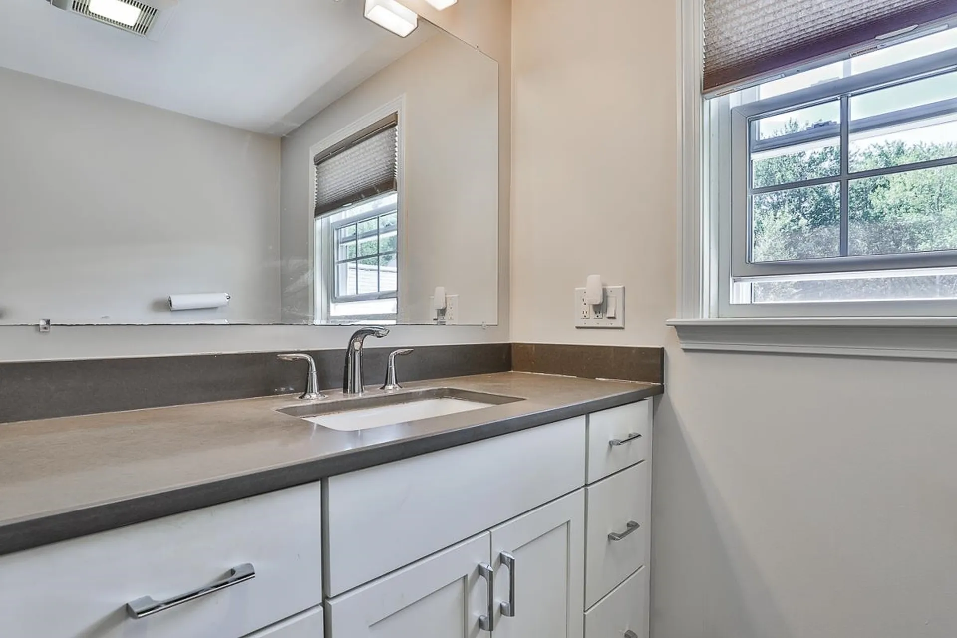 10 Donmac Drive Derry NH 03038