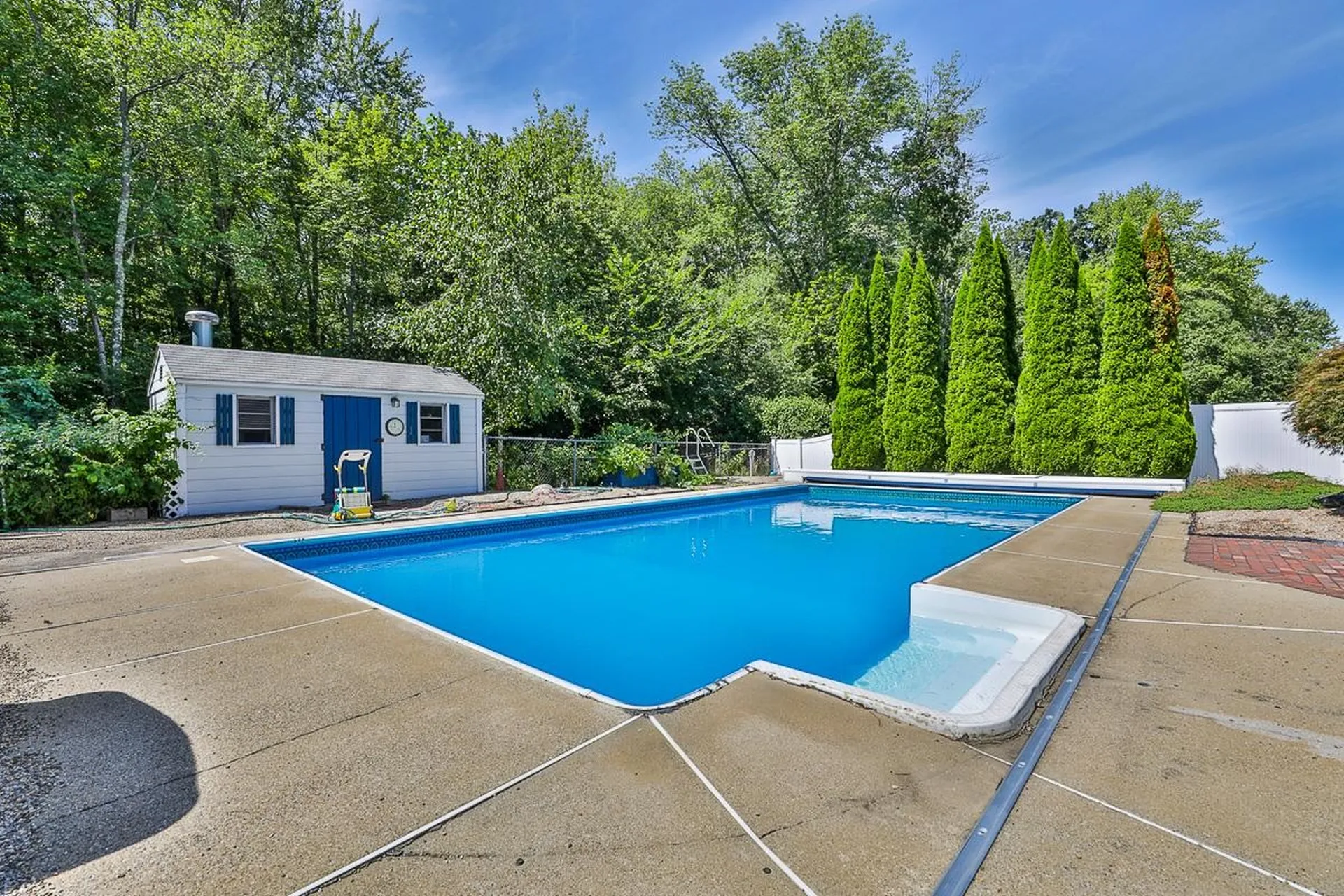 10 Donmac Drive Derry NH 03038