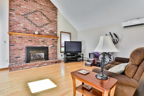 10 Donmac Drive Derry NH 03038