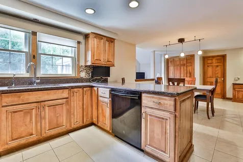 10 Donmac Drive Derry NH 03038