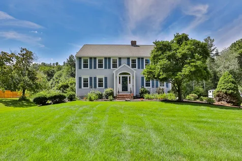 10 Donmac Drive Derry NH 03038