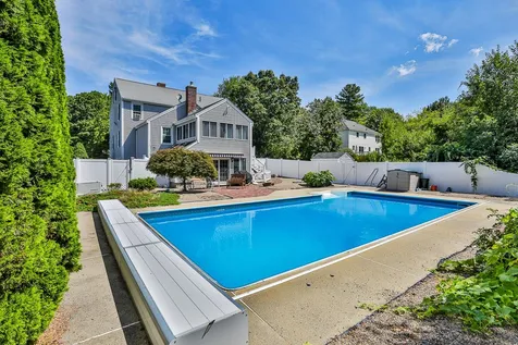 10 Donmac Drive Derry NH 03038