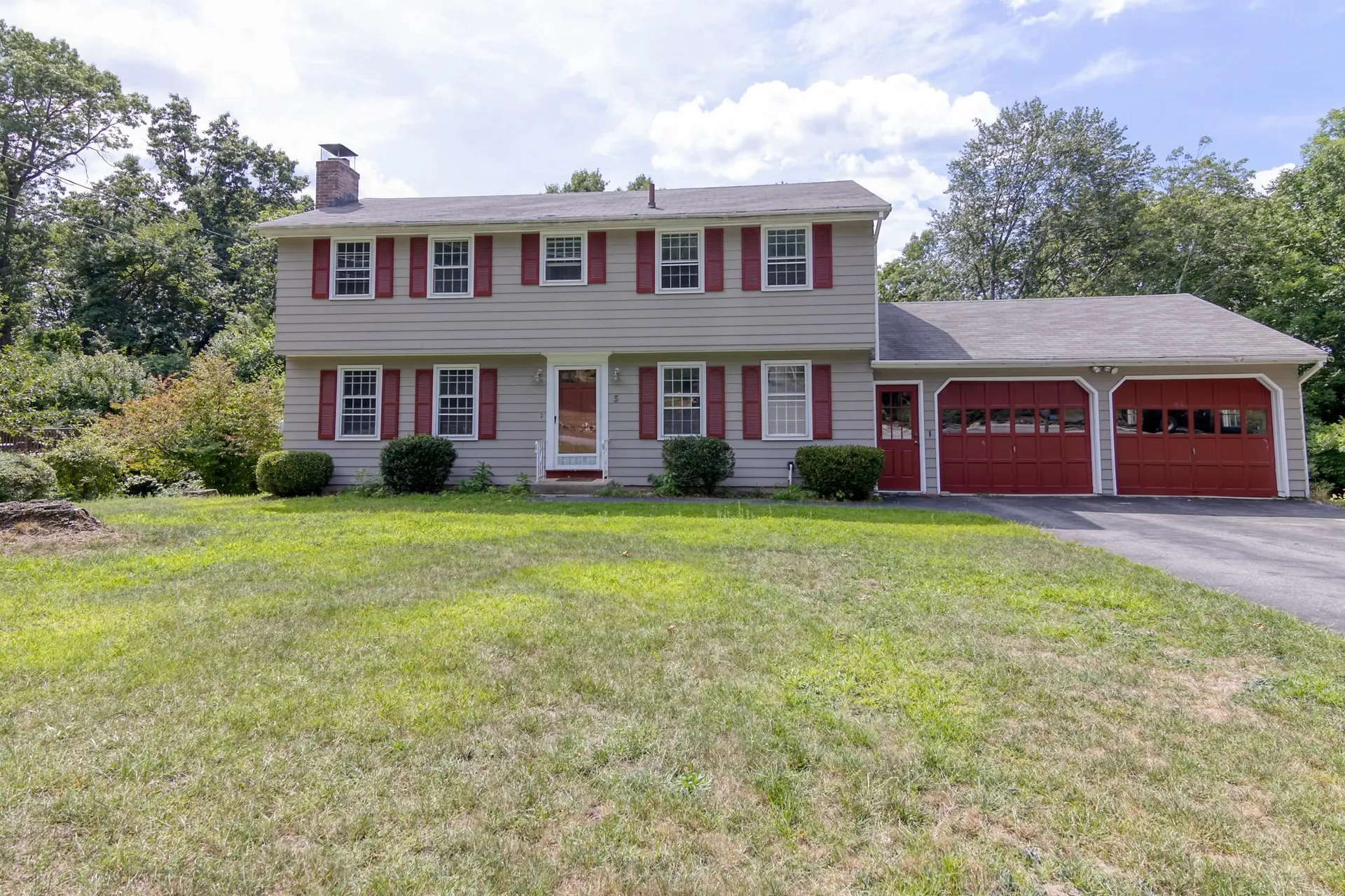 5 Thoreau Drive Nashua NH 03062