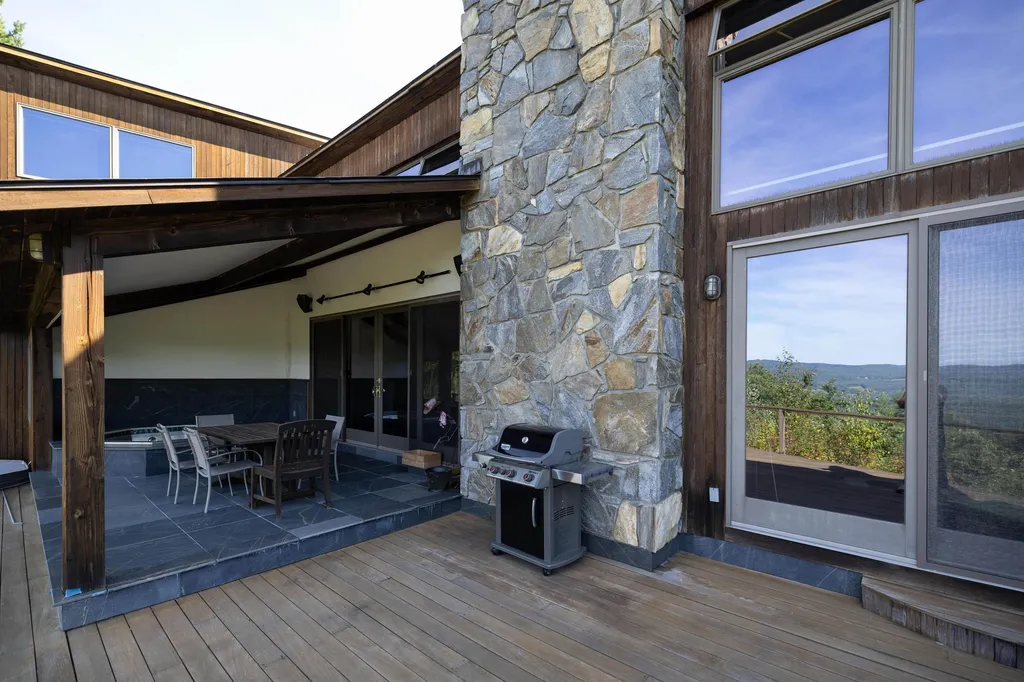 89 Pine Ridge Drive Putney VT 05346