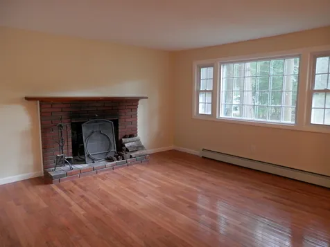 6 Tinkham Lane Londonderry NH 03053