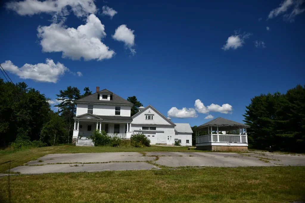 706 Laconia Road Tilton NH 03276