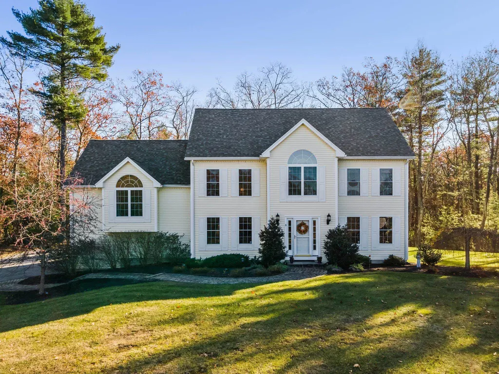8 Rocky Hill Road Pelham NH 03076