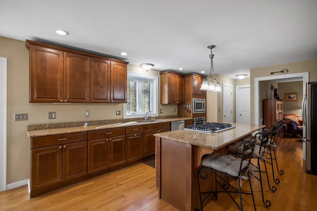 8 Rocky Hill Road Pelham NH 03076