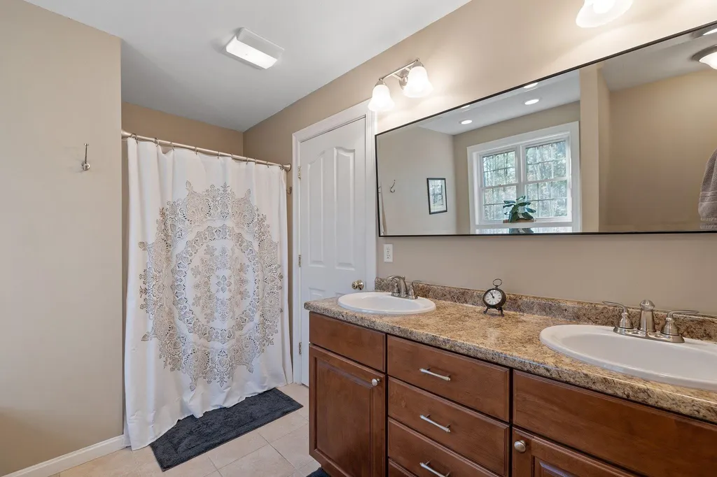 8 Rocky Hill Road Pelham NH 03076