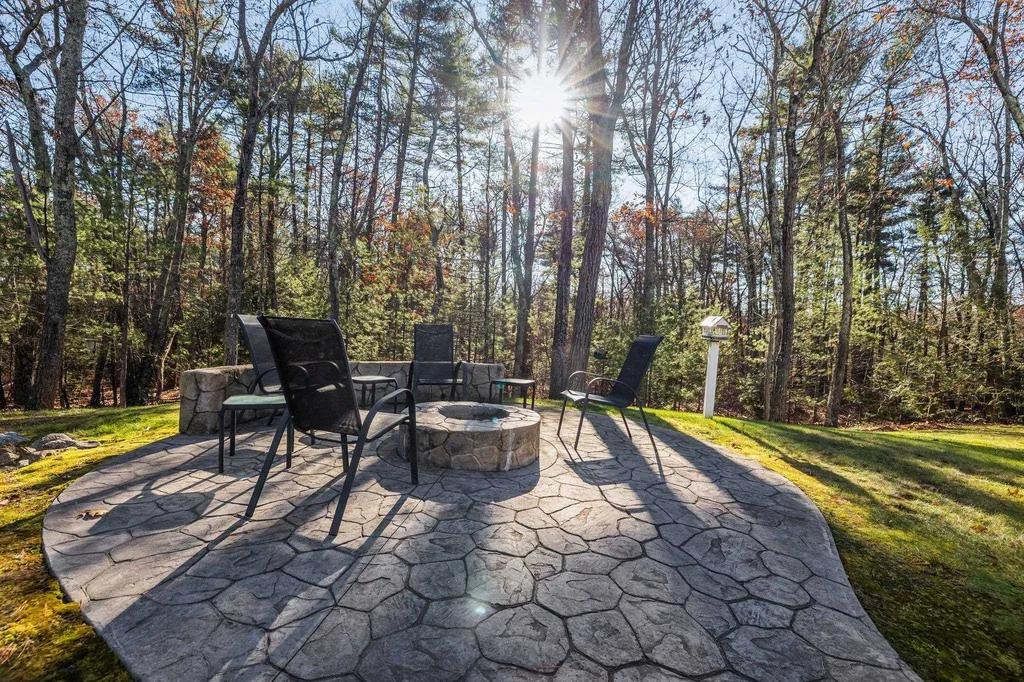 8 Rocky Hill Road Pelham NH 03076