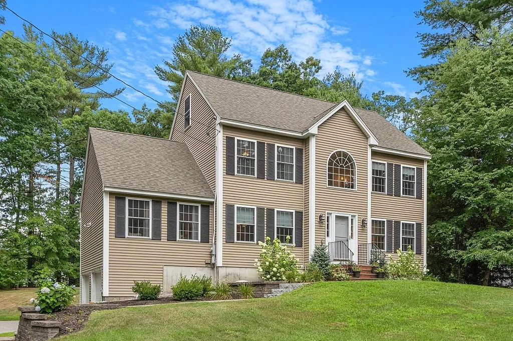 16 Sequoia Lane Plaistow NH 03865