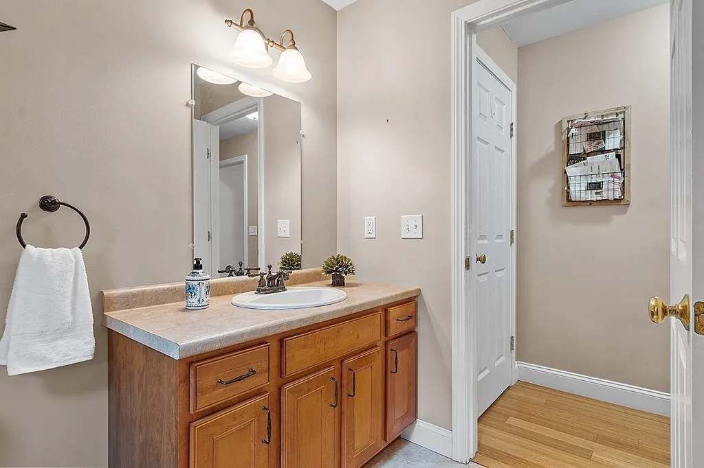 16 Sequoia Lane Plaistow NH 03865
