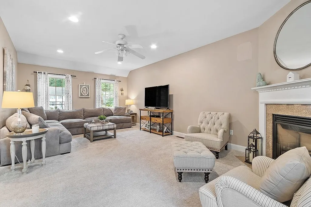 16 Sequoia Lane Plaistow NH 03865