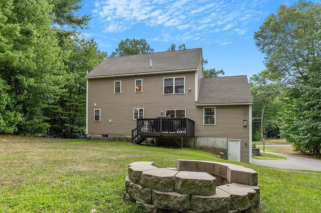 16 Sequoia Lane Plaistow NH 03865