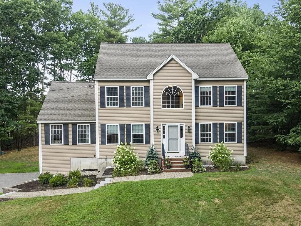 16 Sequoia Lane Plaistow NH 03865