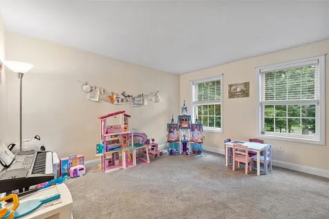 16 Sequoia Lane Plaistow NH 03865