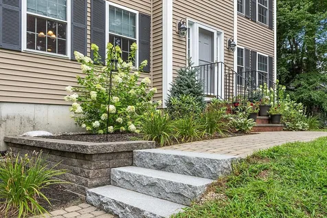 16 Sequoia Lane Plaistow NH 03865