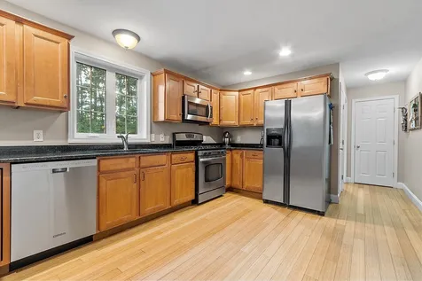 16 Sequoia Lane Plaistow NH 03865