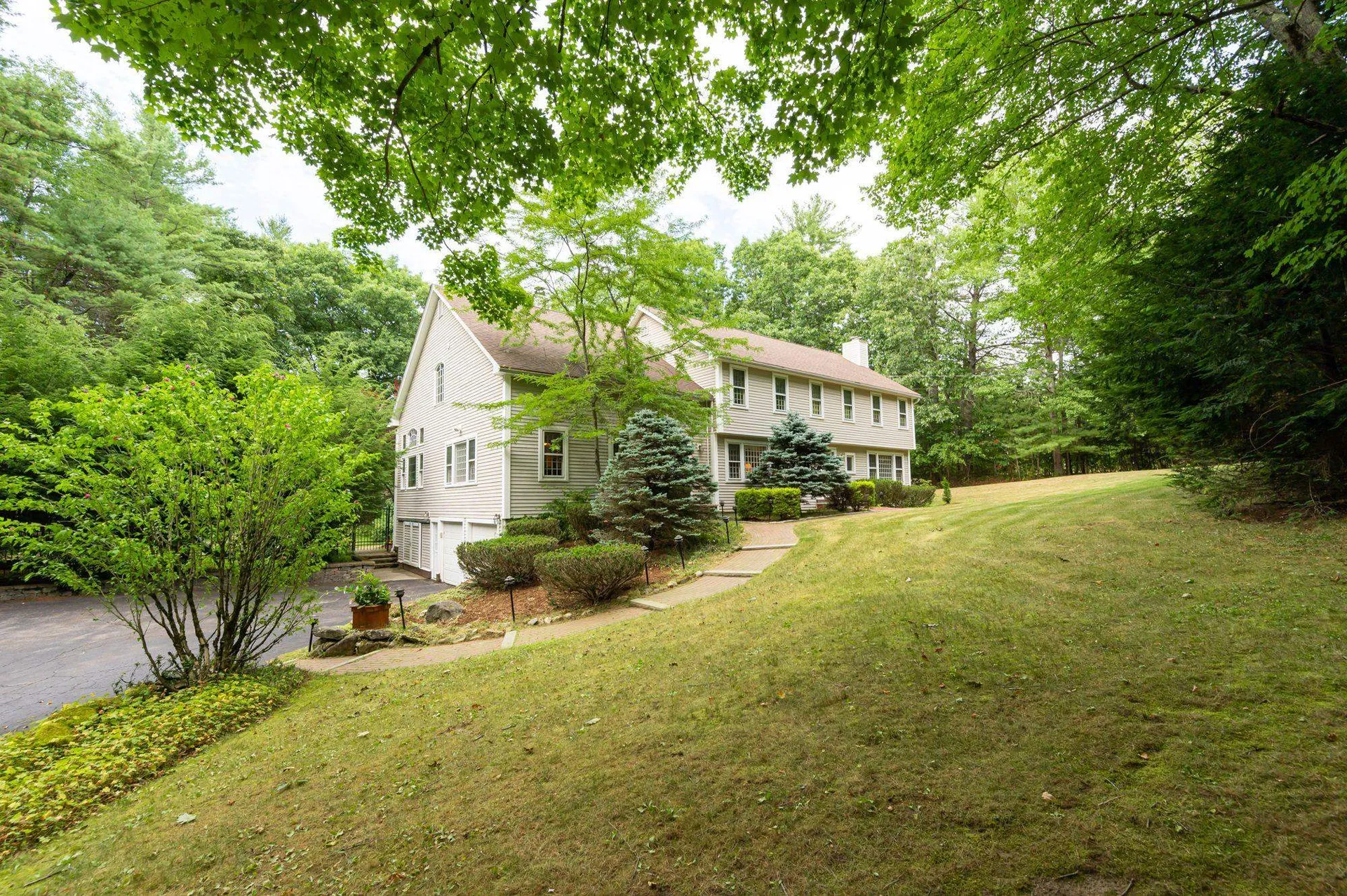 12 Carriage Lane Bedford NH 03110