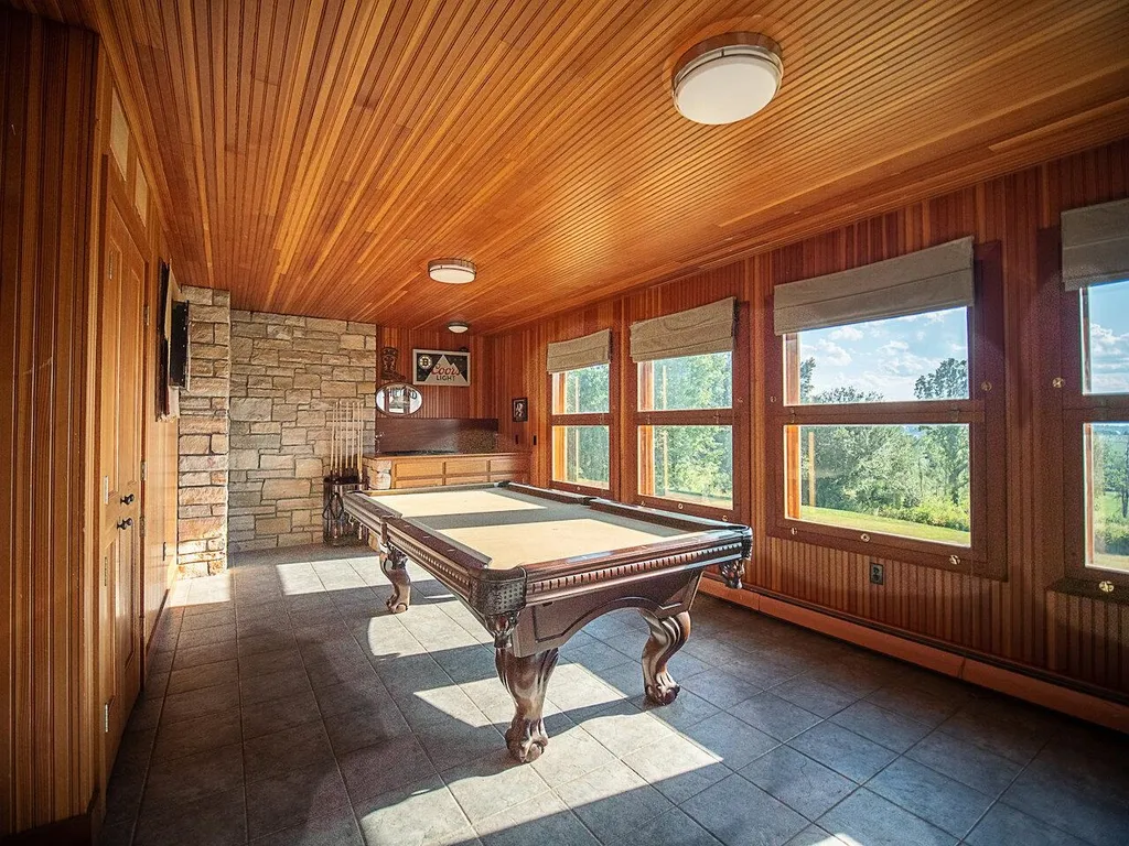 404 Pea Ridge Road Ferrisburgh VT 05456