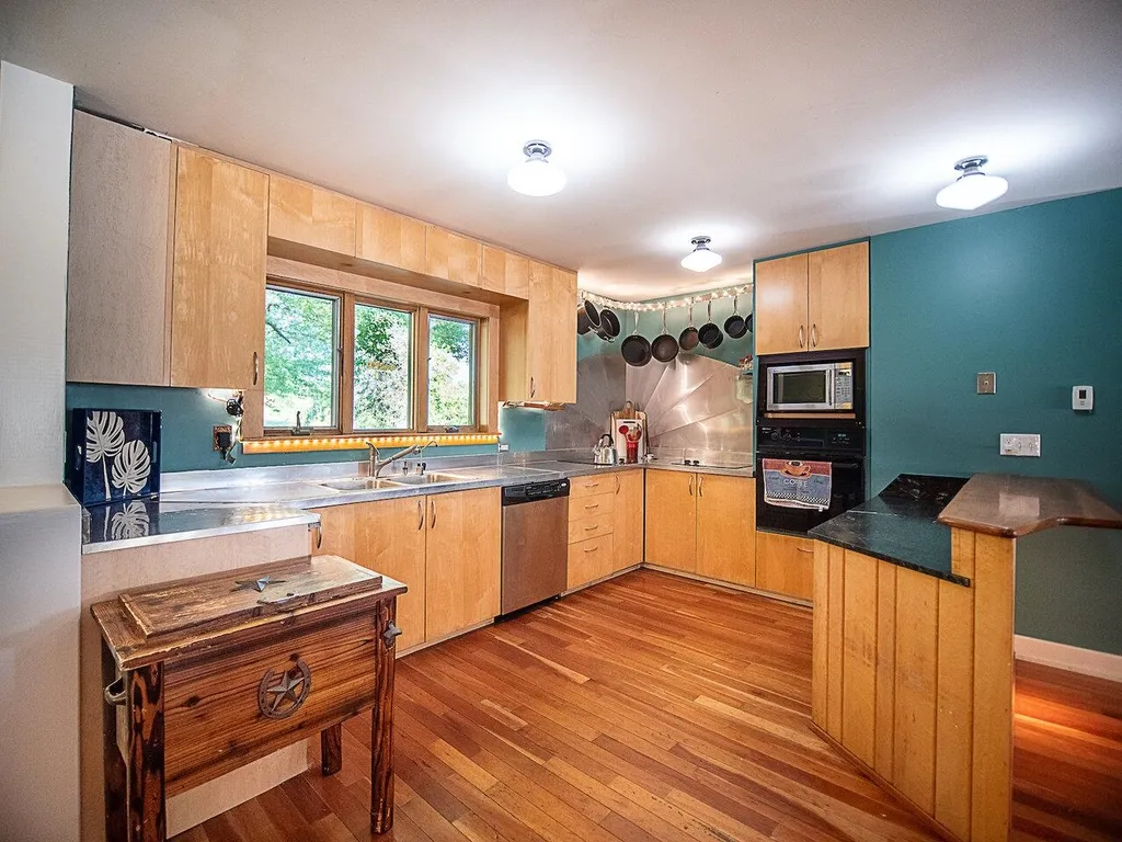 404 Pea Ridge Road Ferrisburgh VT 05456