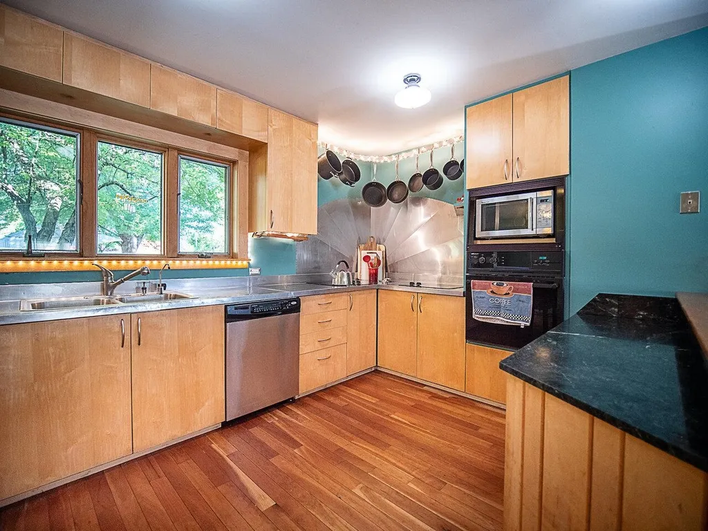404 Pea Ridge Road Ferrisburgh VT 05456