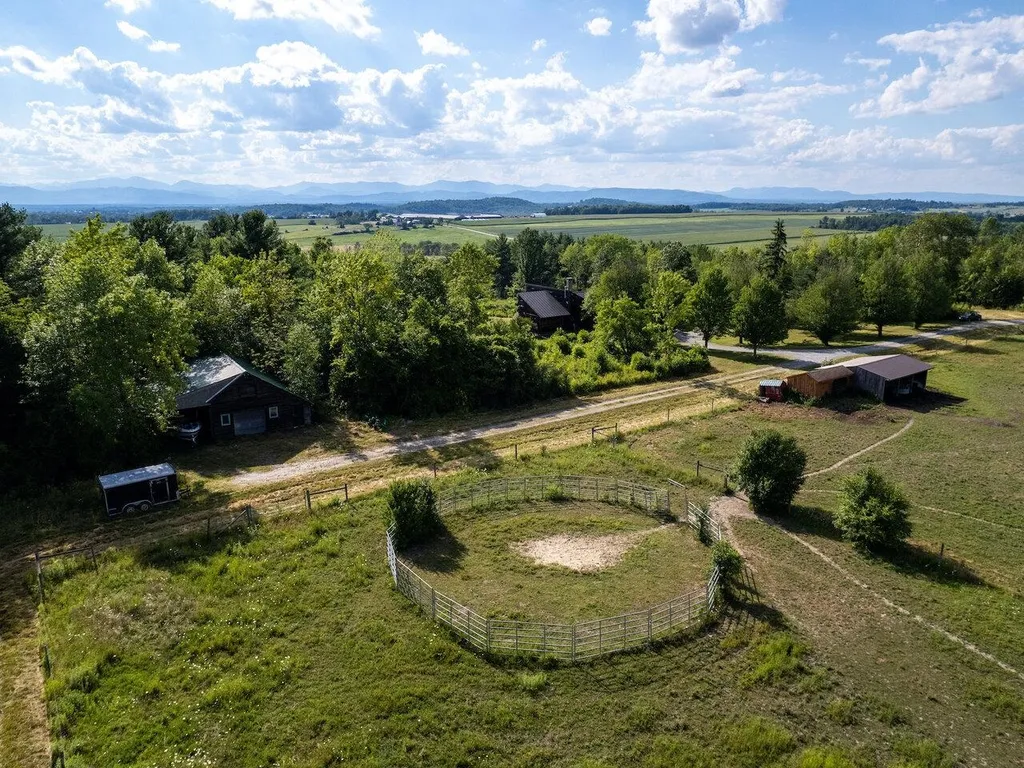 404 Pea Ridge Road Ferrisburgh VT 05456