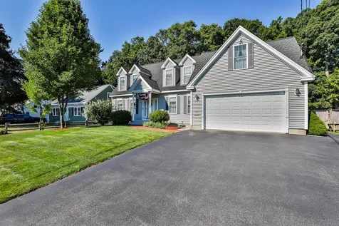 44 Edgewood Avenue Nashua NH 03064