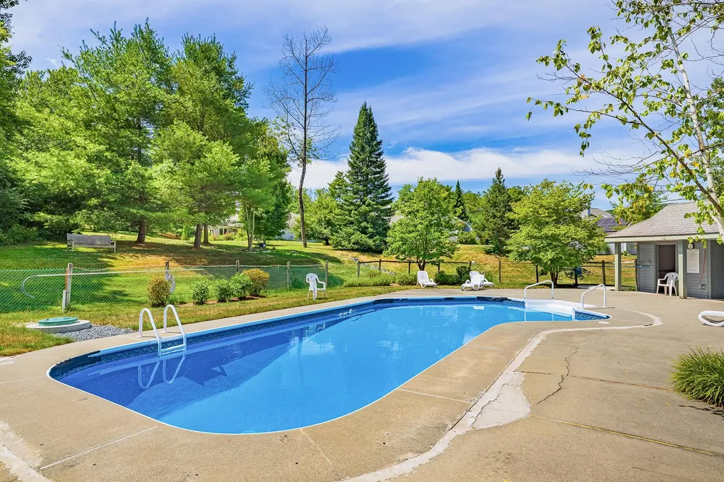 14 Skyline Way Hartford VT 05001