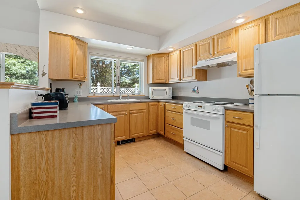14 Skyline Way Hartford VT 05001
