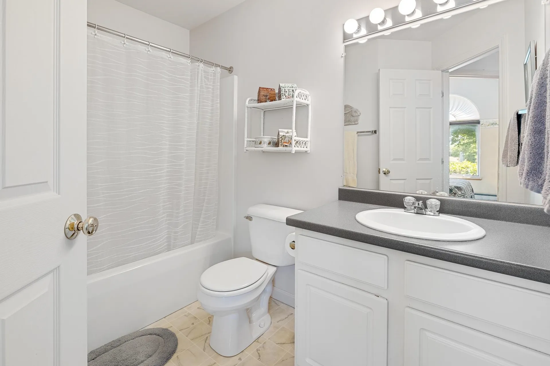 14 Skyline Way Hartford VT 05001