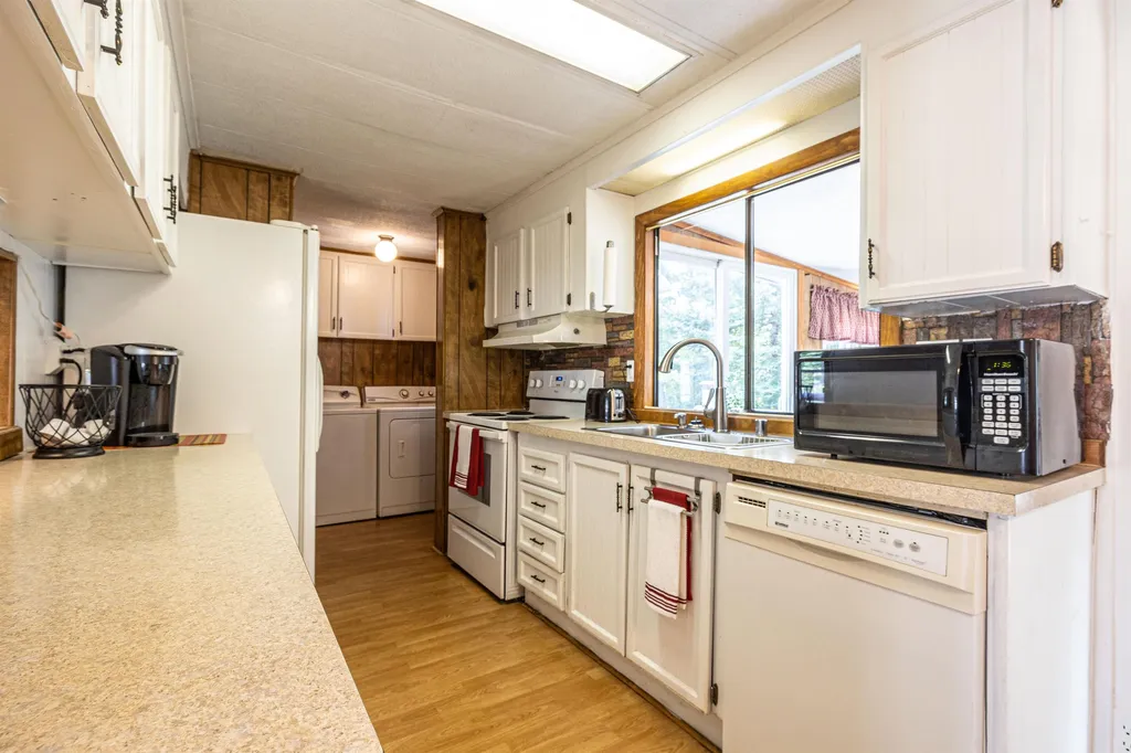 21 Country Way Goffstown NH 03045