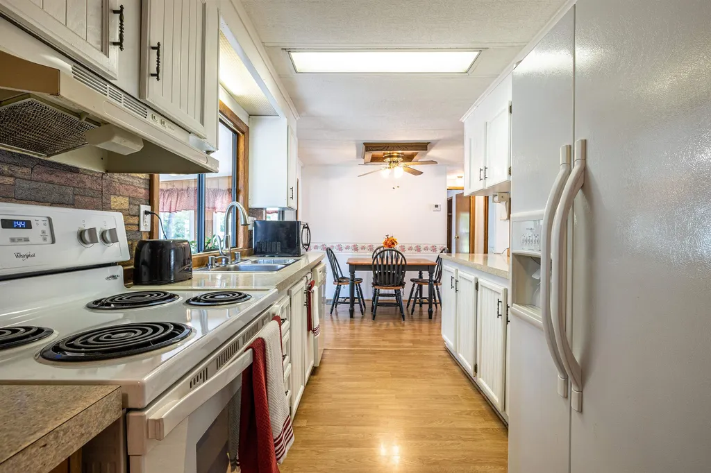 21 Country Way Goffstown NH 03045